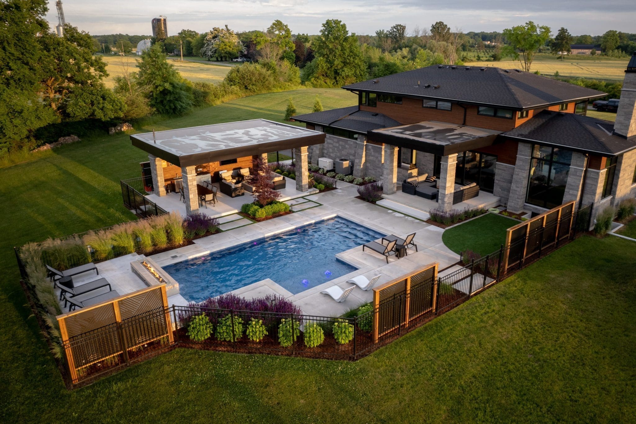 Luxury Decks for Luxury Homes in Niagara - Homes By Hendriks