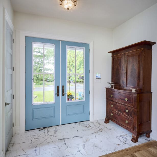 Interior view of a front entryway in a coastal house, featuring bright lighting, decorative elements, and a welcoming atmosphere.